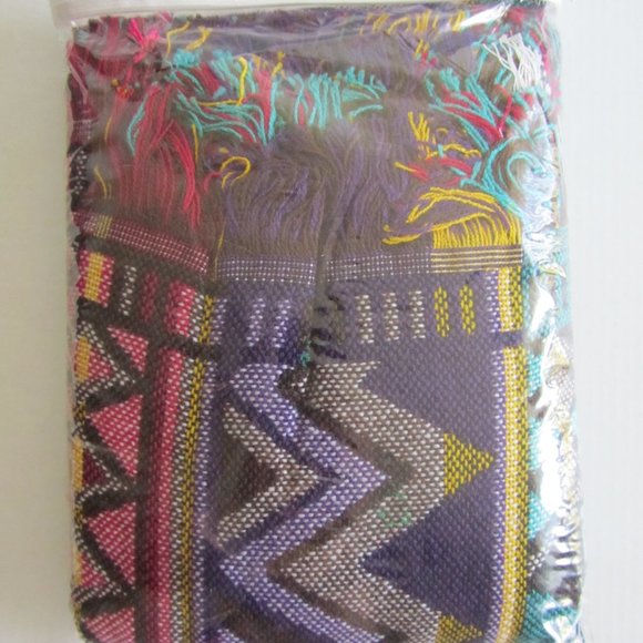 New Native Art Jacquard Woven Throw 46” x 57” - Picture 10 of 10